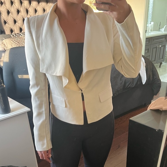 BCBG cream blazer Size small - Picture 2 of 6